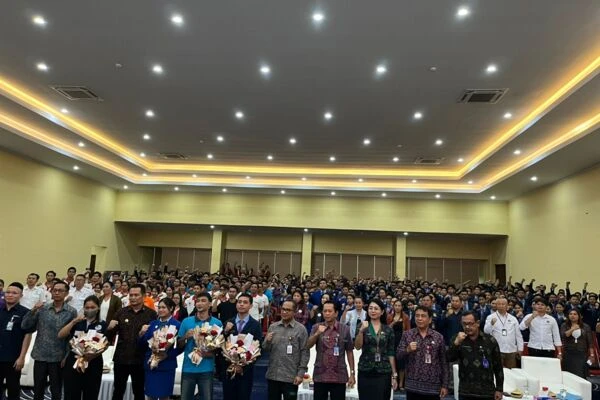 Jembrana Melompat! 400 Pahlawan Devisa Dilepas, Disnakerperin Perkuat Sinergi Industri
