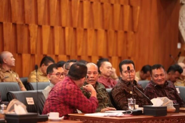 Perkuat Sinergi Lintas Pemerintah, Bupati Jembrana Didampingi Kadis Nakerperin